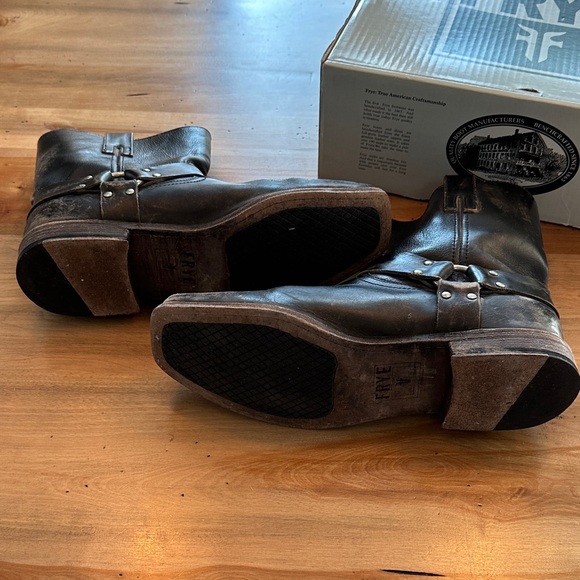 Frye Distressed Black Leather Smith Harness Men's Boots - Picture 6 of 10